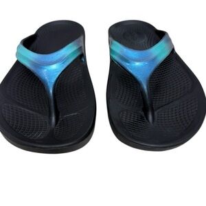 OOFOS OOlala Luxe Thongs Sandals Women's Size 7 Black/Atlantis